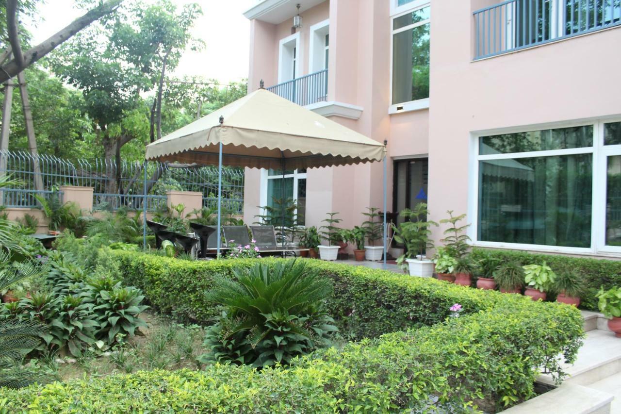Royal Residence Iffco Chowk Gurgaon Exterior photo