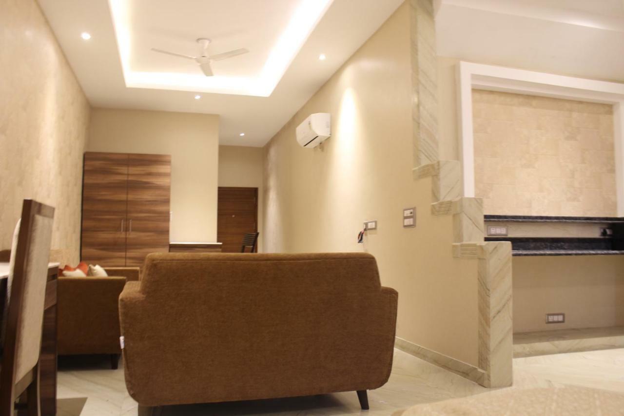 Royal Residence Iffco Chowk Gurgaon Exterior photo