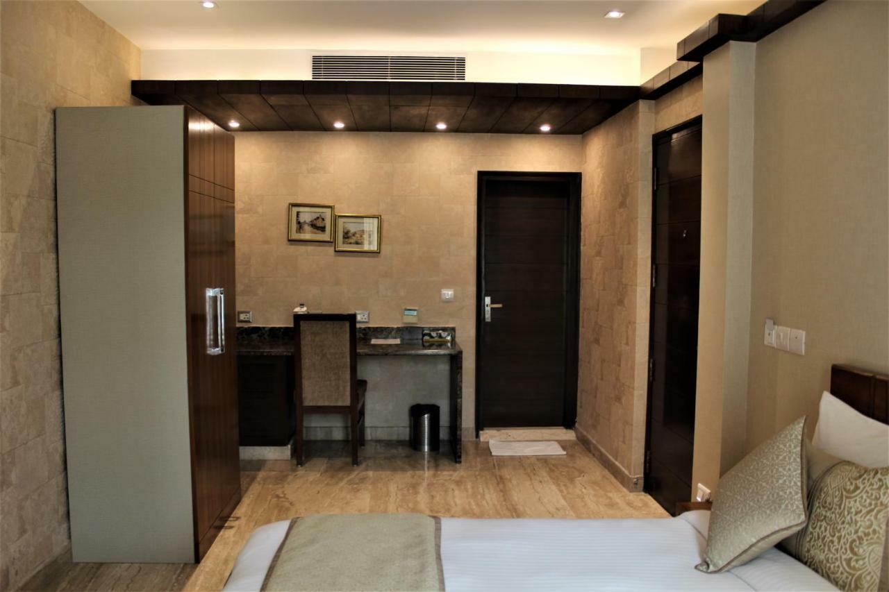 Royal Residence Iffco Chowk Gurgaon Exterior photo