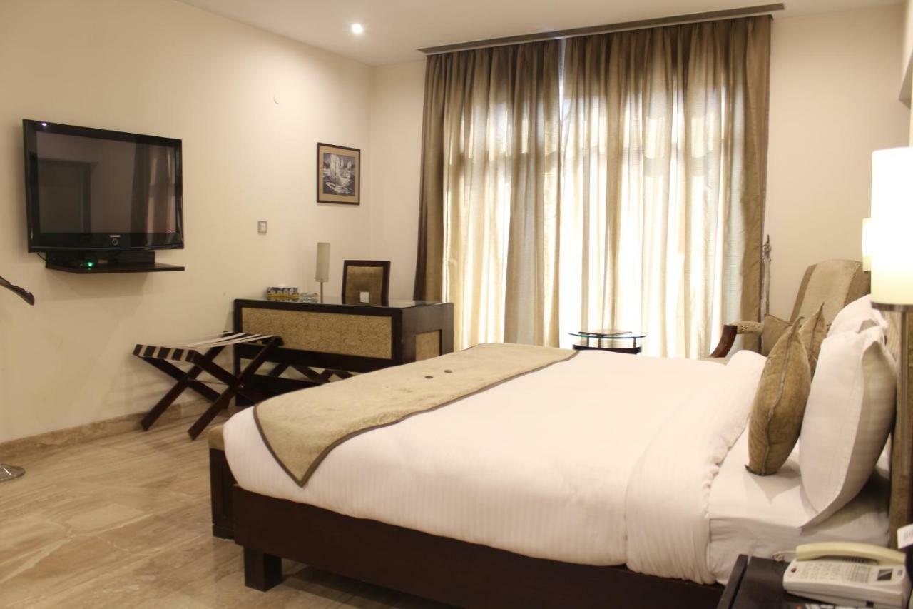 Royal Residence Iffco Chowk Gurgaon Exterior photo