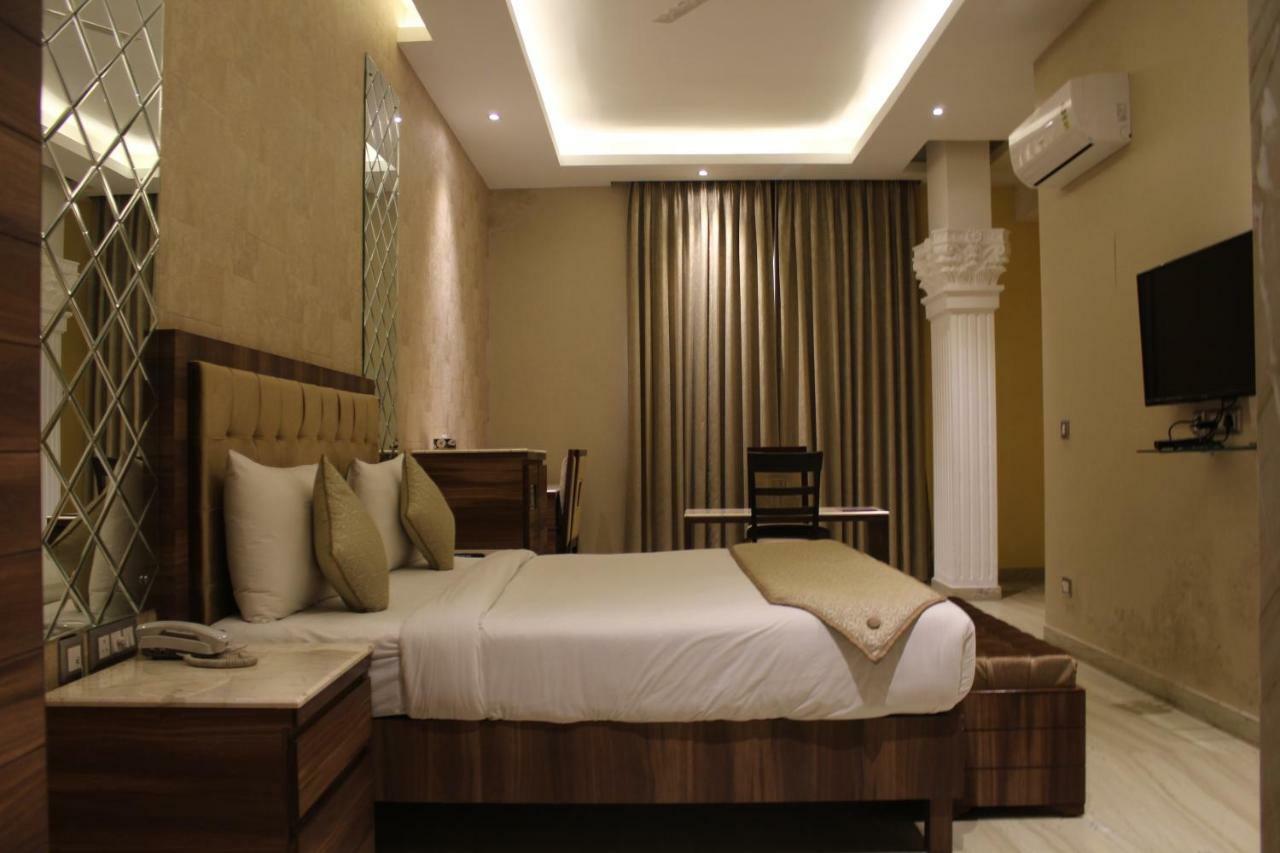 Royal Residence Iffco Chowk Gurgaon Exterior photo