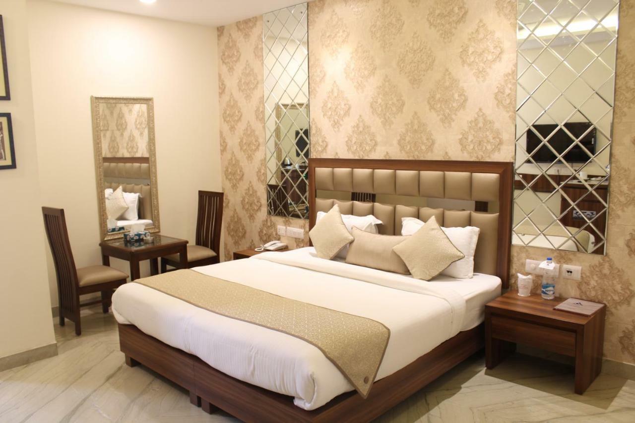 Royal Residence Iffco Chowk Gurgaon Exterior photo