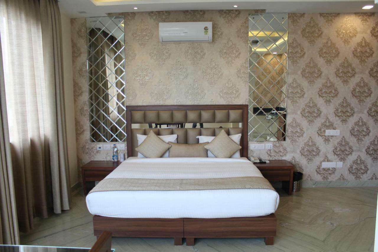 Royal Residence Iffco Chowk Gurgaon Exterior photo